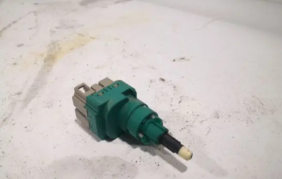 Volkswagen Touareg I Brake pedal sensor switch 7L6945511
