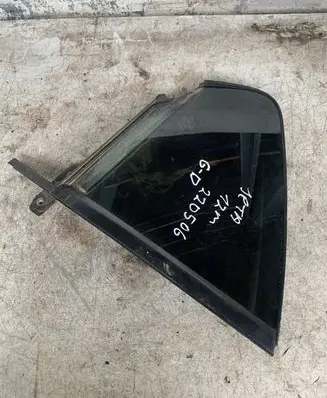 Volkswagen Jetta VI Rear vent window glass 