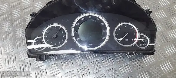 Mercedes-Benz E W212 Speedometer (instrument cluster) a2129002709