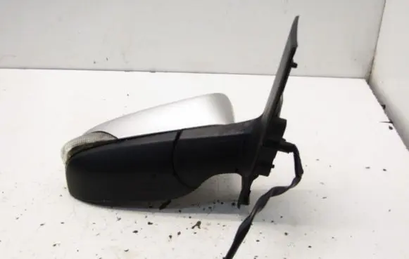 Toyota Yaris Front door electric wing mirror 092906