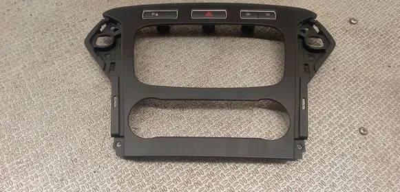 Ford Mondeo MK IV Radio/GPS head unit trim BS7118522