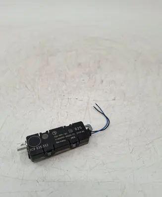 Volkswagen PASSAT CC Aerial antenna amplifier 3C8035552