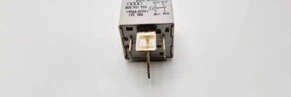 Volkswagen PASSAT B5.5 Other relay 8D0951253