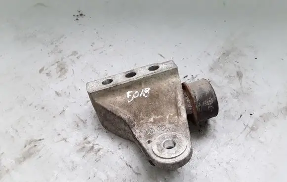 KIA Carens II Engine mounting bracket 218233L500