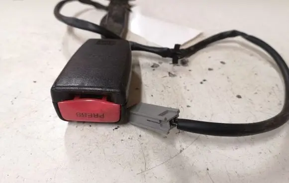 Mazda 5 Front seatbelt buckle