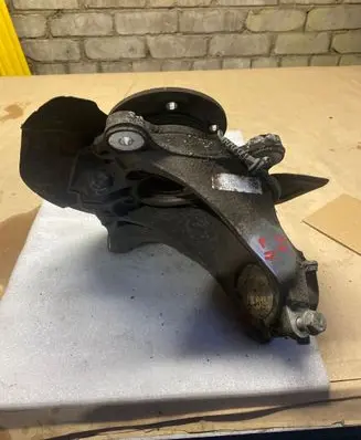 Front wheel hub