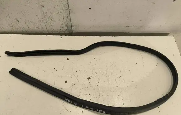 Mercedes-Benz E W211 Engine compartment rubber 