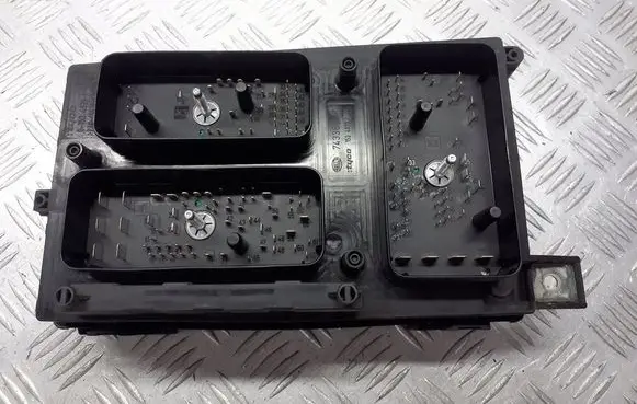 Opel Zafira B Fuse box set 13206751