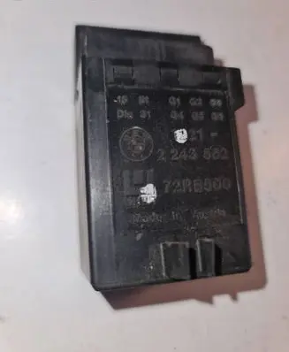 BMW 5 E34 Glow plug pre-heat relay 2243562 72RB500
