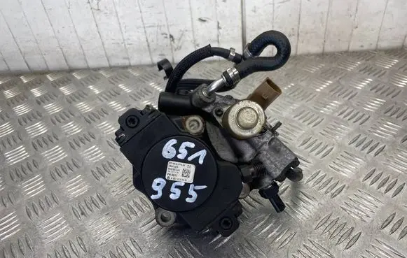 Mercedes-Benz E W212 Fuel injection high pressure pump A6510702601