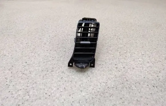 Nissan Primera Dash center air vent grill A1007034