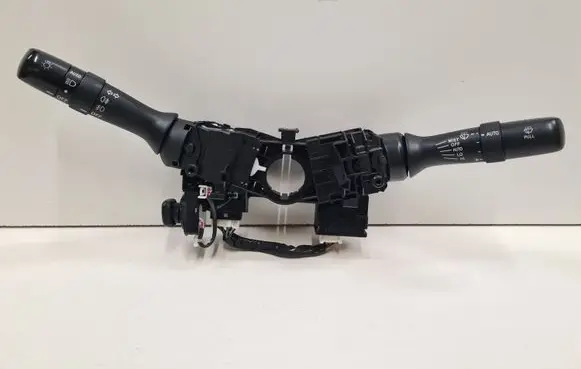 Lexus IS 220D-250-350 Wiper turn signal indicator stalk/switch 17F111 173832