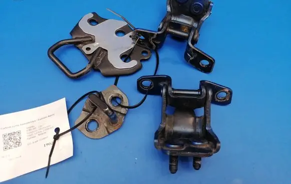 Rear door hinge set