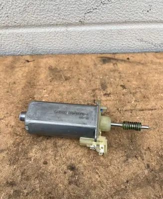 Mercedes-Benz C W203 Seat adjustment motor 0390203003