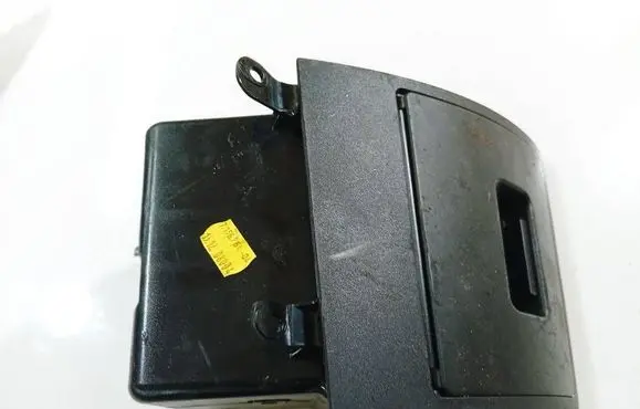 BMW 5 E60 E61 Glove box 585300105 5853-001-05