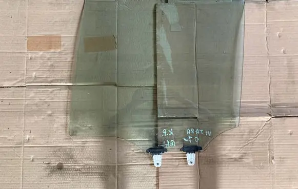 Suzuki Grand Vitara II Rear door window glass 43R00033 A002345
