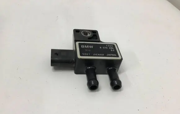 BMW 3 G20 G21 Exhaust gas pressure sensor 8570686