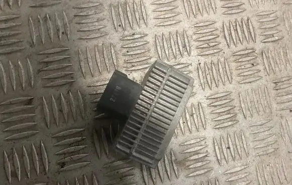 Opel Frontera B Glow plug pre-heat relay