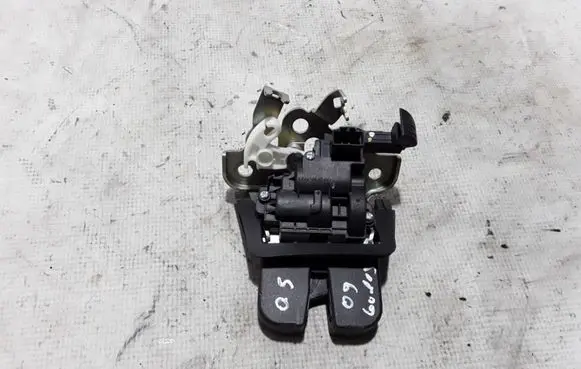 Loading door lock