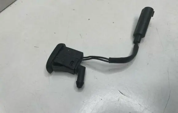 BMW 3 E46 Windshield washer spray nozzle 8362821