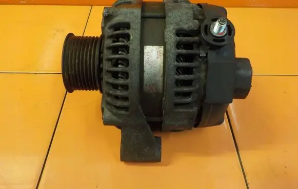 Land Rover Discovery 3 - LR3 Generator/alternator 1042103711 9MB23