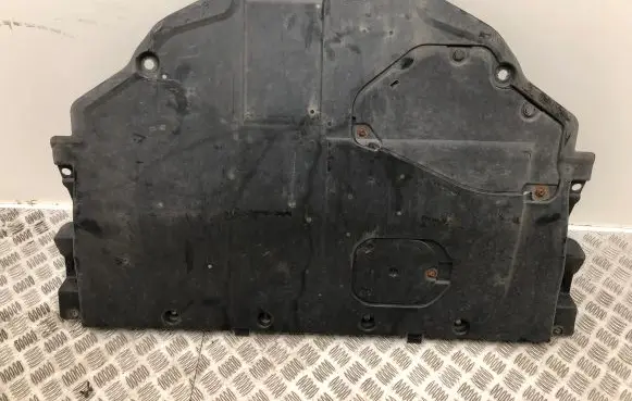 Mazda 3 III Engine splash shield/under tray K6805