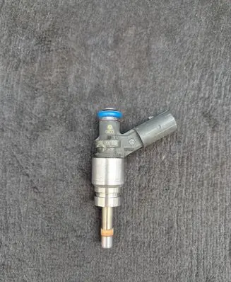 Audi A6 S6 C6 4F Fuel injector 06E906036C 06E906036AE