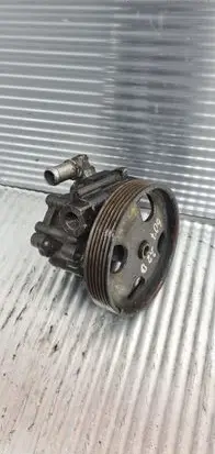 Peugeot 607 Power steering pump 9640886480