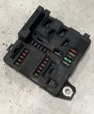 Renault Megane II Fuse module S118399300G 8200306033 03060