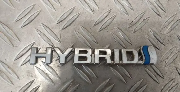 Toyota Prius+ (ZVW40) Fender model badge letters L590