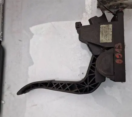 Mercedes-Benz Sprinter W901 W902 W903 W904 Accelerator throttle pedal 9013000404