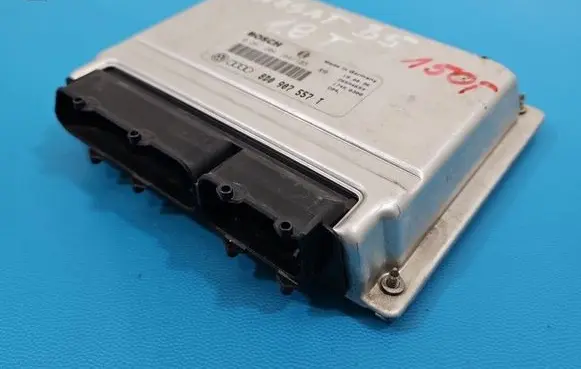 Volkswagen PASSAT B5.5 Engine control unit/module ECU 8D0907557T IMPRK1607380
