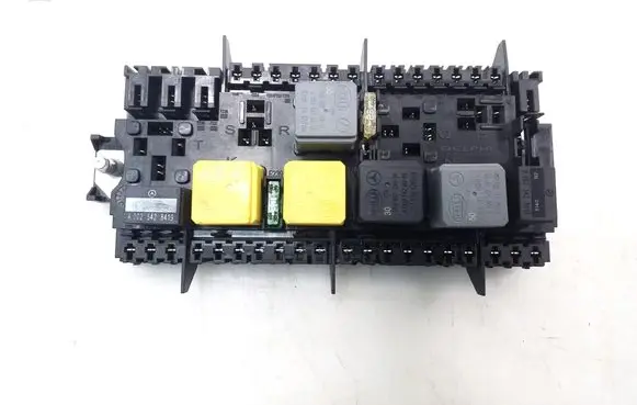 Mercedes-Benz A W176 Fuse module A2469067100