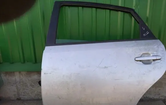 Toyota Prius (NHW20) Rear door