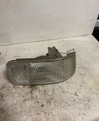 Cadillac STS Seville Front indicator light 16514962