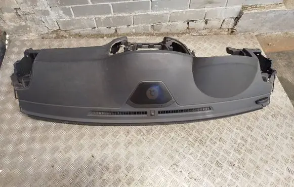 Mitsubishi Pajero Dashboard 125323M000 8000A18600001 8000A186