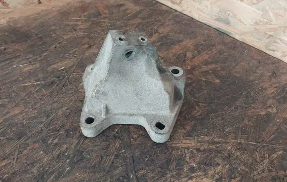Jeep Grand Cherokee Engine mounting bracket 52124990A