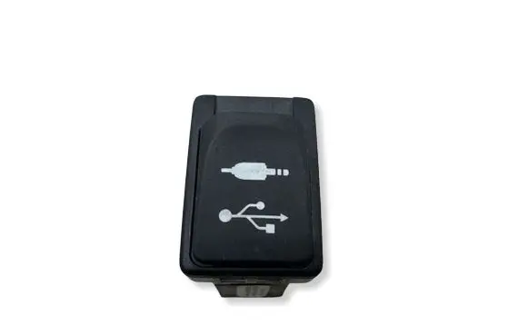 Toyota Auris E180 USB socket connector 861900D030 CALS00H1AE B04259