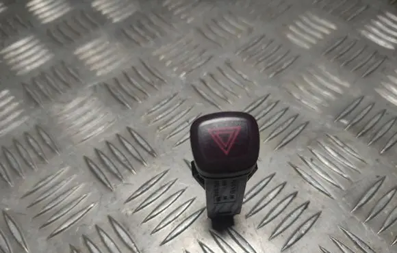 Volvo XC90 Hazard light switch 9168302 04W114