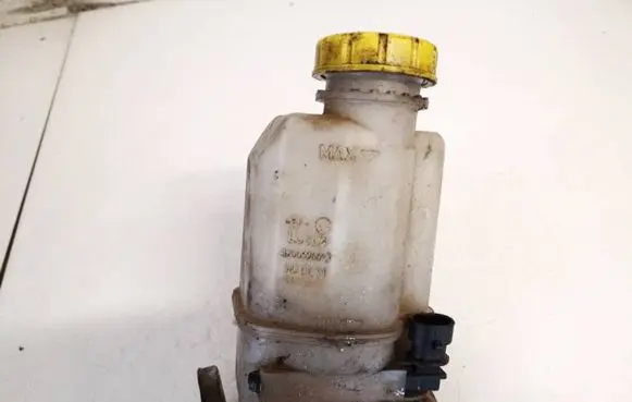 Brake fluid reservoir