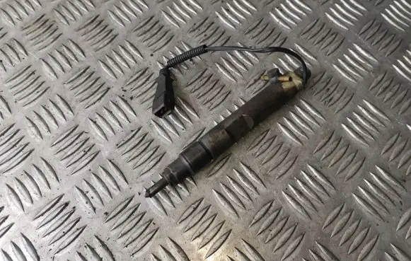 Volkswagen Golf IV Fuel injector 028130201S