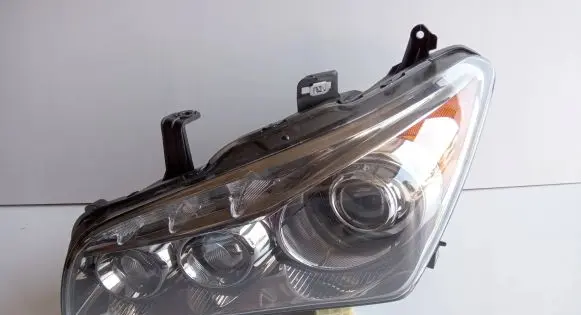 Infiniti QX80 Headlight/headlamp