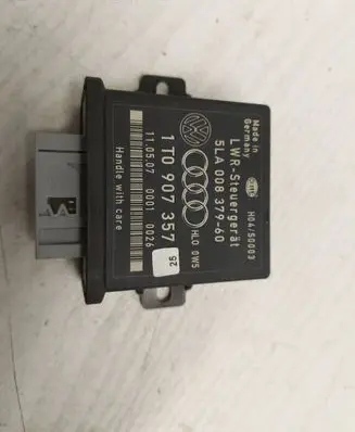 Volkswagen Golf V Other control units/modules 1T0907357 5LA00837960