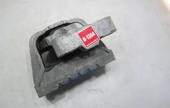 Volkswagen Golf VI Engine mount bracket 1K0199262L
