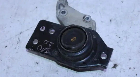 Nissan X-Trail T31 Engine mount bracket