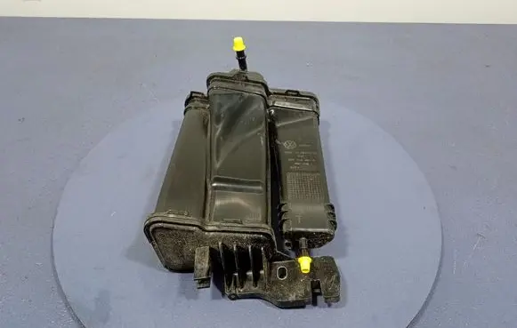 Volkswagen PASSAT B7 USA Active carbon filter fuel vapour canister 2Q0201801A