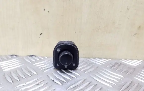 Volkswagen Tiguan Wing mirror switch 1K0959565L