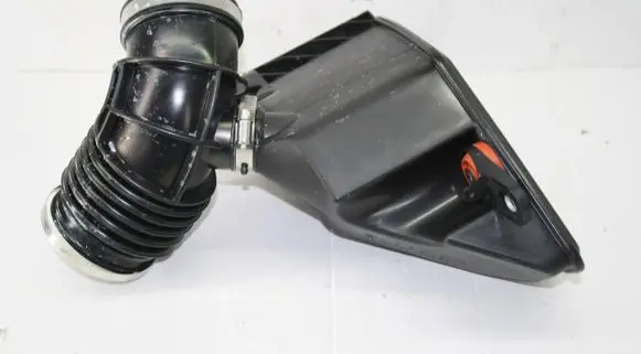BMW X3 G01 Intake resonator 8635110