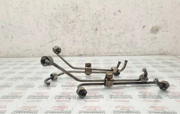Volkswagen Golf IV Fuel injector supply line/pipe 
