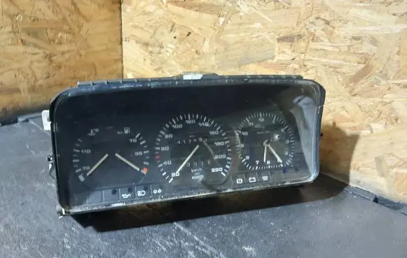 Volkswagen PASSAT B3 Speedometer (instrument cluster) 357919033AC